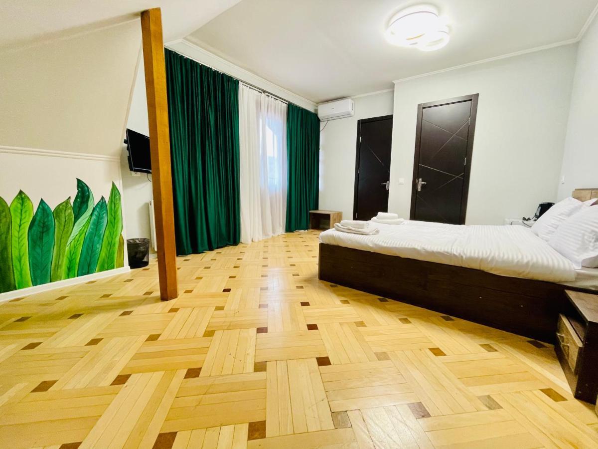 Quality Inn Tbilisi Bagian luar foto