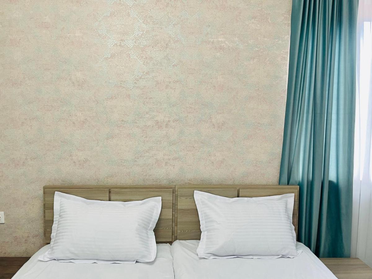 Quality Inn Tbilisi Bagian luar foto