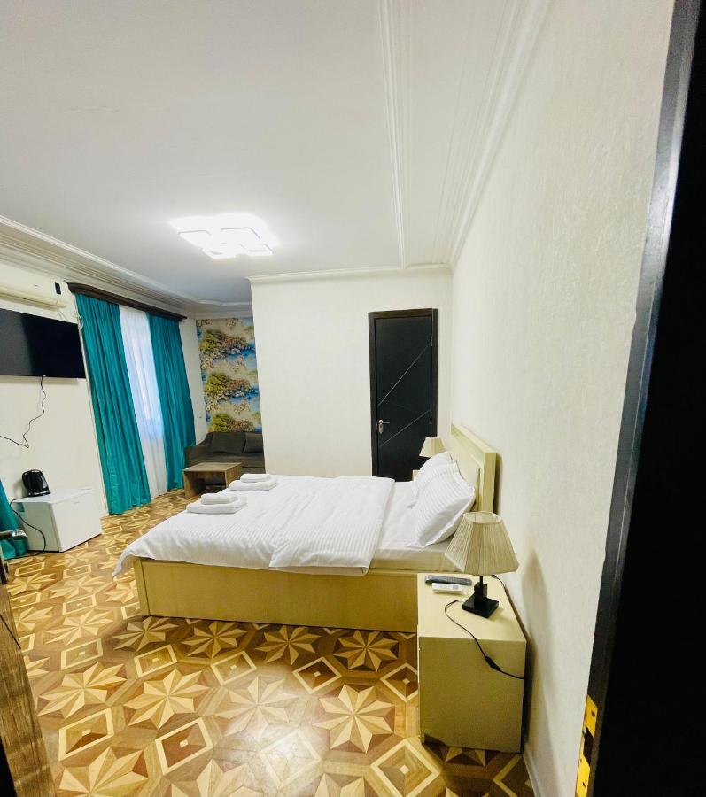 Quality Inn Tbilisi Bagian luar foto