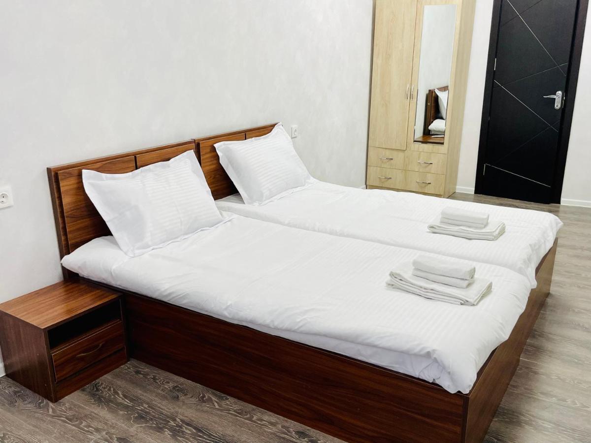 Quality Inn Tbilisi Bagian luar foto