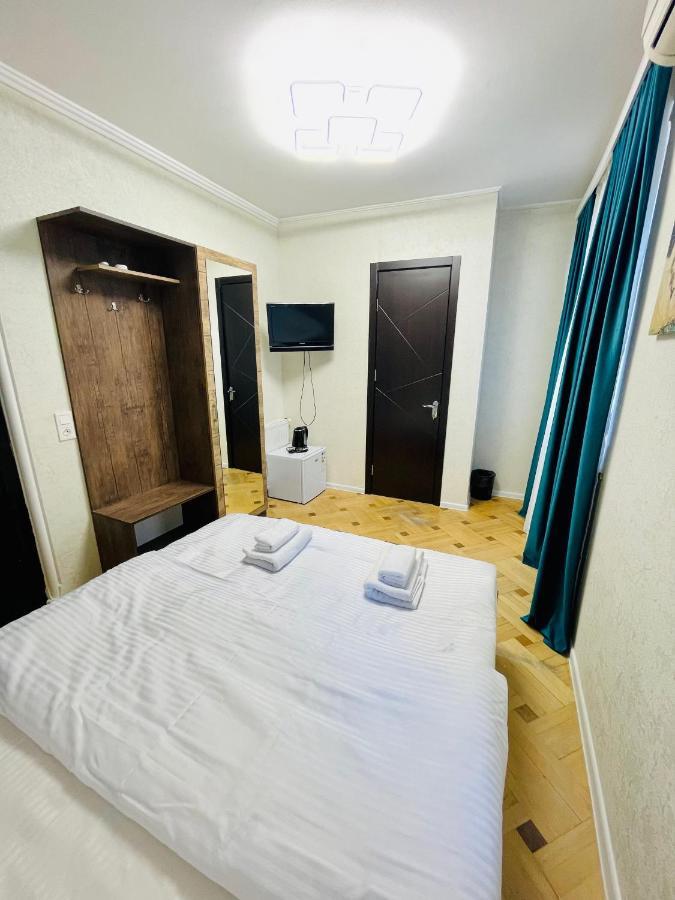 Quality Inn Tbilisi Bagian luar foto