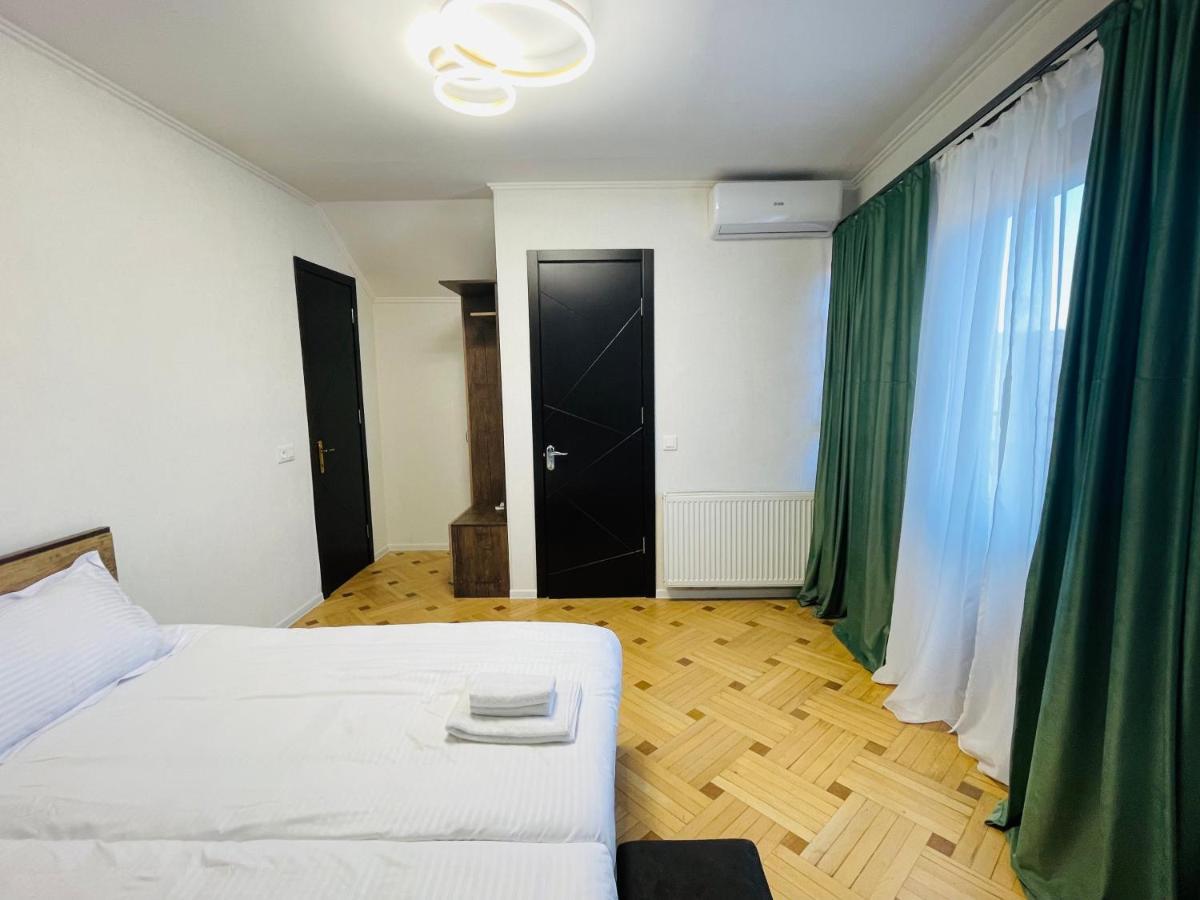 Quality Inn Tbilisi Bagian luar foto