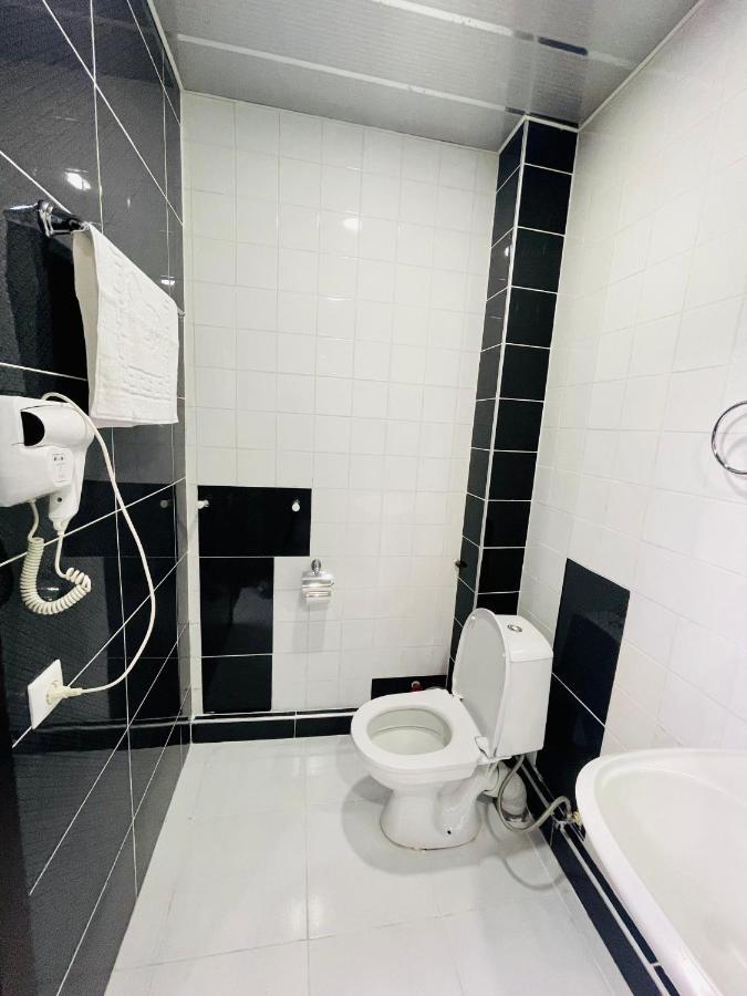 Quality Inn Tbilisi Bagian luar foto