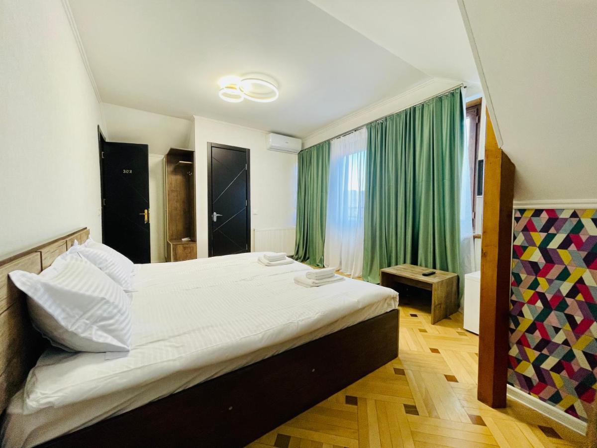 Quality Inn Tbilisi Bagian luar foto