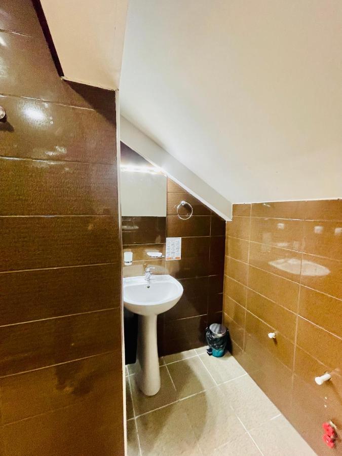Quality Inn Tbilisi Bagian luar foto